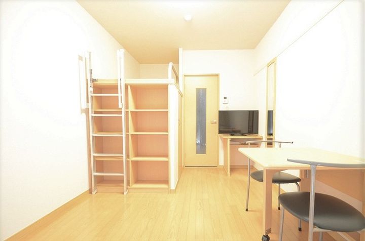 レオパレスCOAXの居間