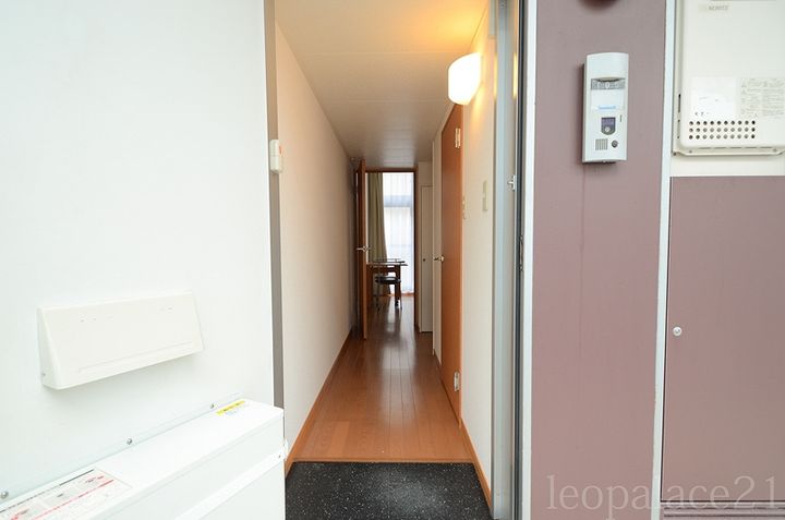 レオパレスアーバンアメニティーの玄関