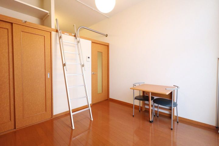 レオパレスアーバンアメニティーの居間