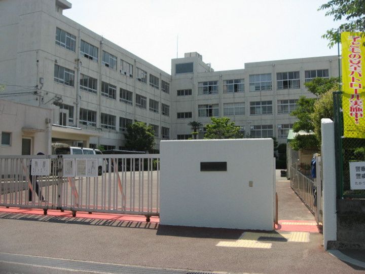 レオパレスシャローム氷室の周辺