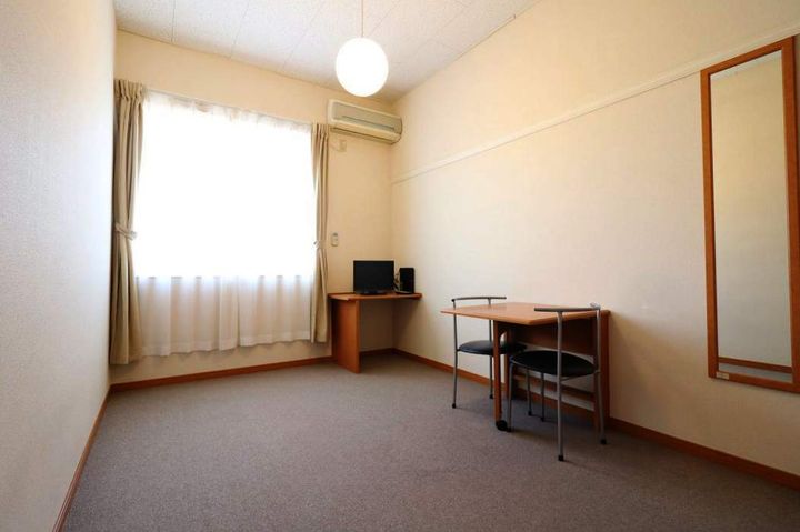 レオパレスヒカリ201の居間