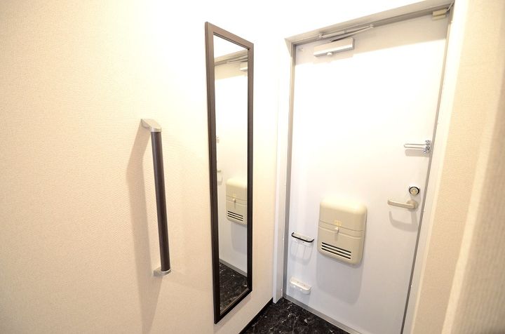 クレイノコンフォート上本町IIの玄関