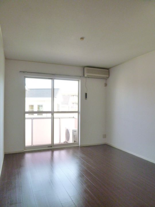 兵庫県西宮市仁川町3丁目の賃貸アパートの居間