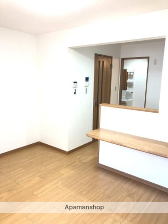 ウィズ交野105の居間