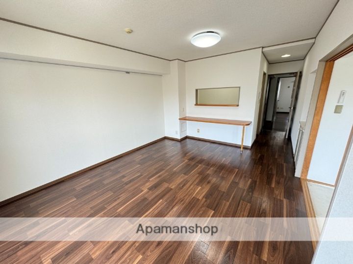 東香里野村マンションの居間