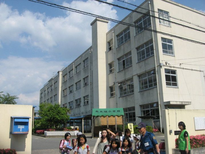 ガーデンビレッジ B棟の周辺