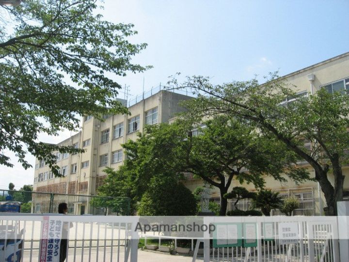 大阪府高槻市南芥川町の賃貸マンションの周辺
