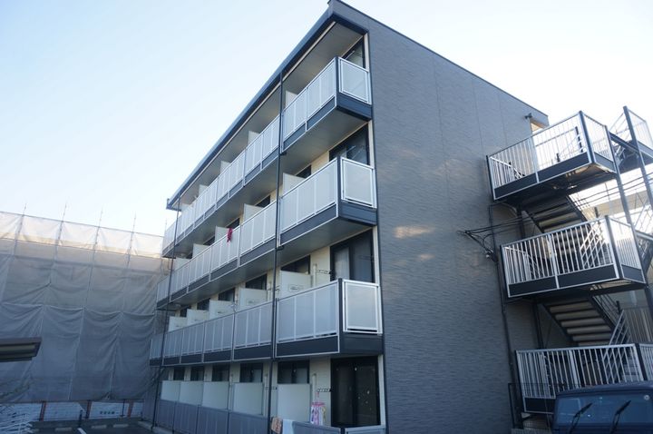 レオパレスセジュール高槻の外観