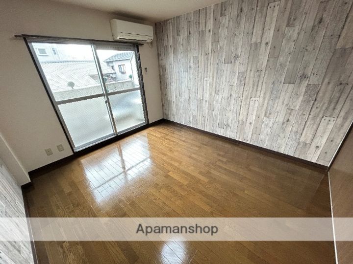 大阪府高槻市野見町の賃貸マンションの居間