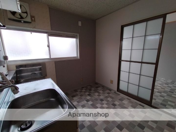 エステートユタカ202の居間