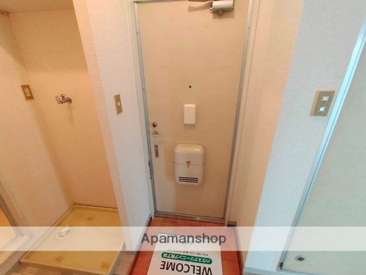 エステートユタカ202の玄関