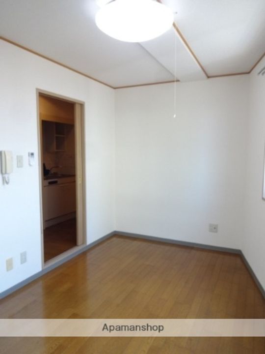 ミレニアム門真302の居間