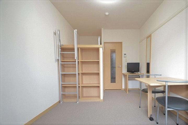 レオパレスCOAXの居間