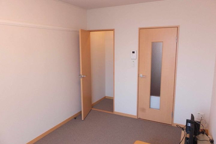 レオパレスセブンスヒルVの居間