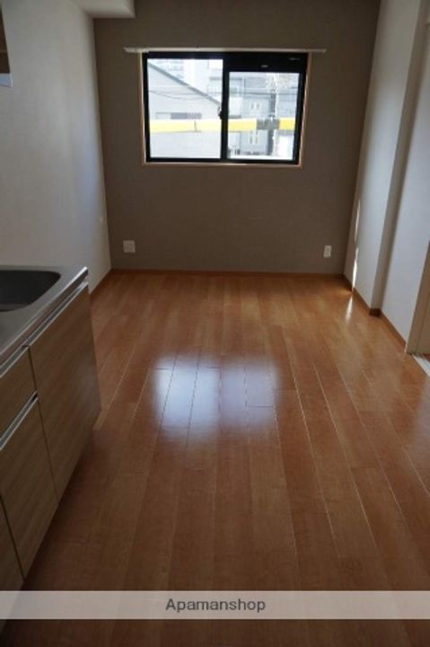アーリーズ大宮通の居間
