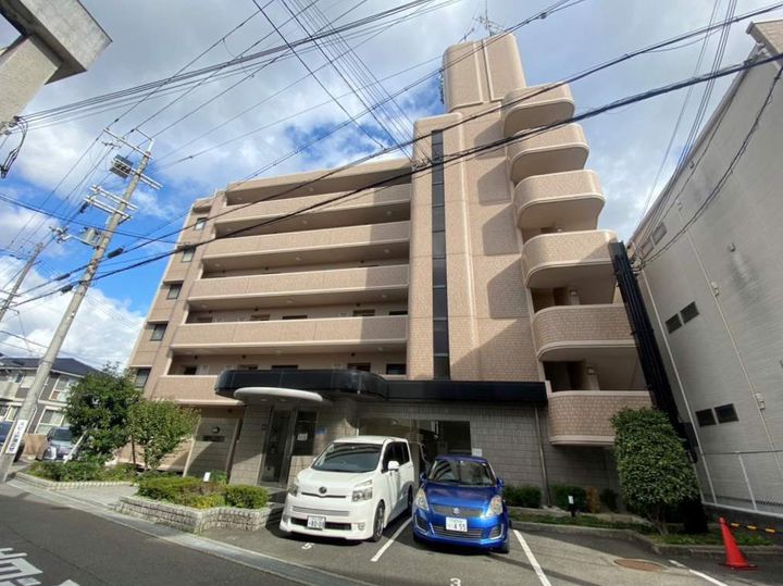 マンショングランメール402の外観