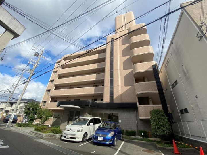 マンショングランメール402の外観