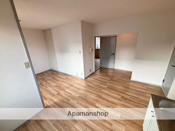 大阪府四條畷市岡山5丁目の賃貸アパートの居間