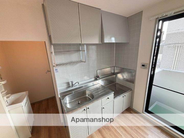 大阪府四條畷市岡山5丁目の賃貸アパートのキッチン