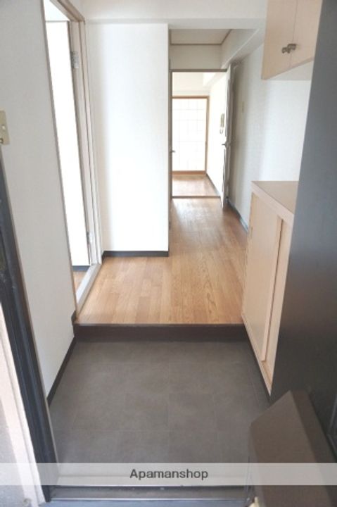 大阪府守口市日向町の賃貸マンションの玄関