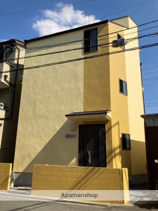 大阪府高槻市川西町2丁目の賃貸マンション202の外観