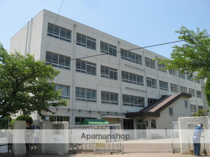 大阪府高槻市川西町2丁目の賃貸マンション202の周辺