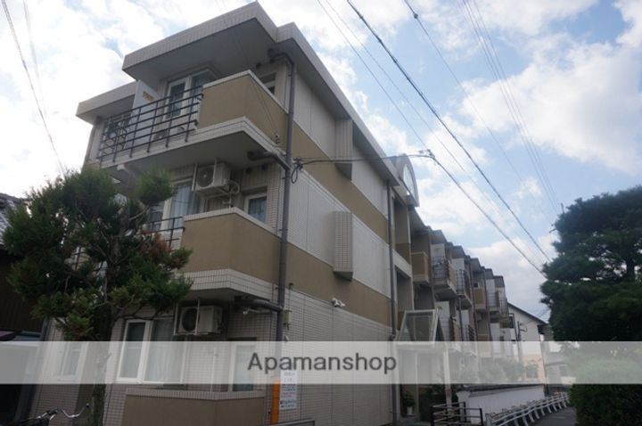 大阪府高槻市西真上1丁目の賃貸マンションの外観