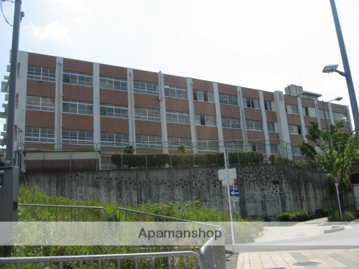 大阪府高槻市西真上1丁目の賃貸マンションの周辺