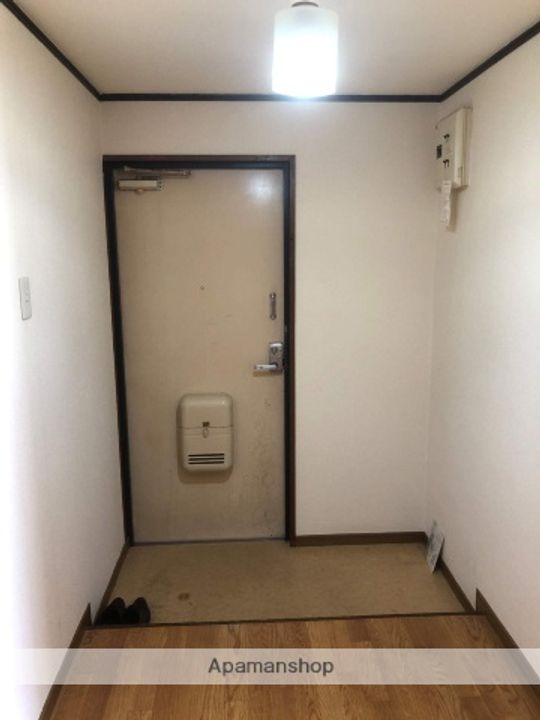 大阪府高槻市辻子3丁目の賃貸マンション202の玄関