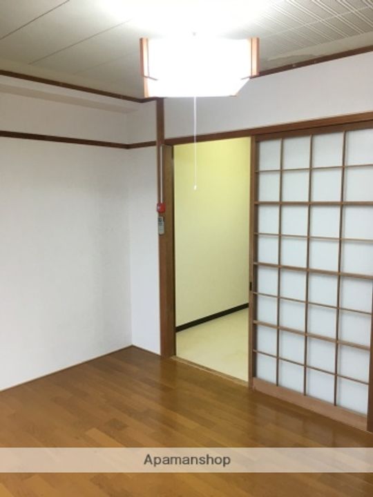 大阪府高槻市城西町の賃貸マンションの居間