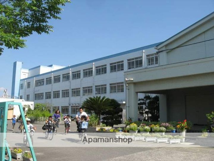 大阪府高槻市春日町の賃貸マンションの周辺