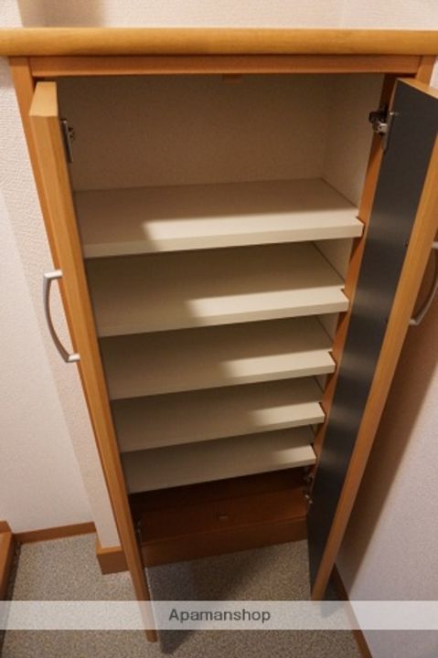 アヴェーレ太子橋の内装