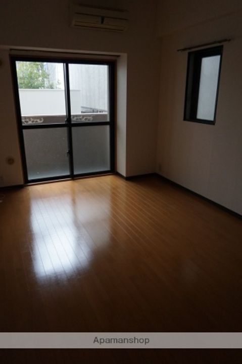 アヴェーレ太子橋の居間