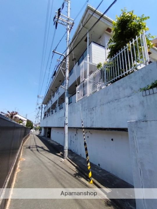 大阪府枚方市香里園山之手町の賃貸マンションの外観