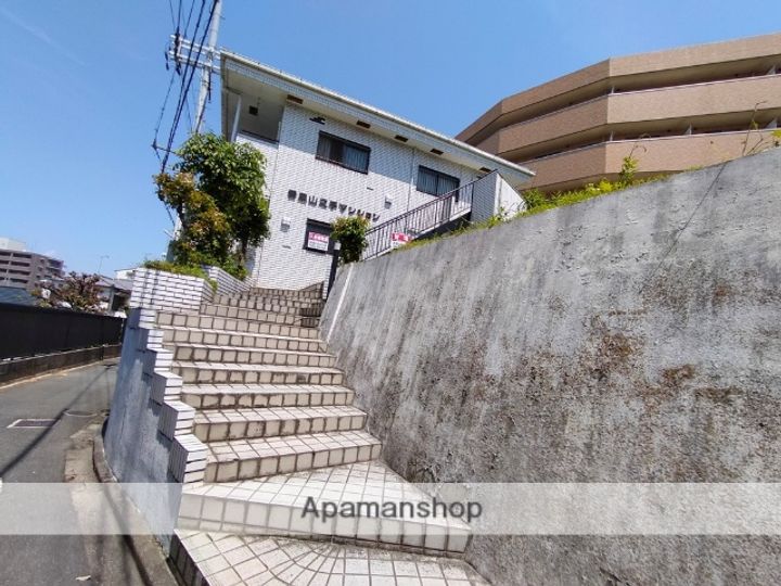 大阪府枚方市香里園山之手町の賃貸マンションの外観