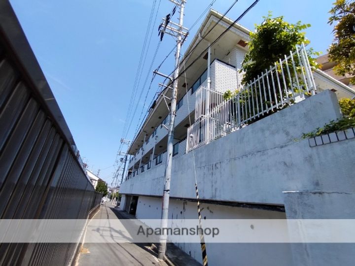 大阪府枚方市香里園山之手町の賃貸マンションの外観
