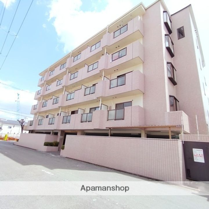 シャンテー長尾家具の外観