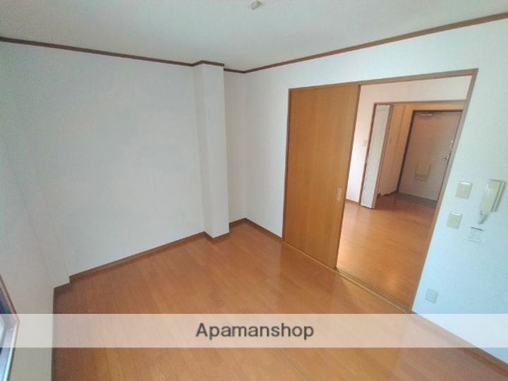 大阪府高槻市西真上1丁目の賃貸マンションの居間