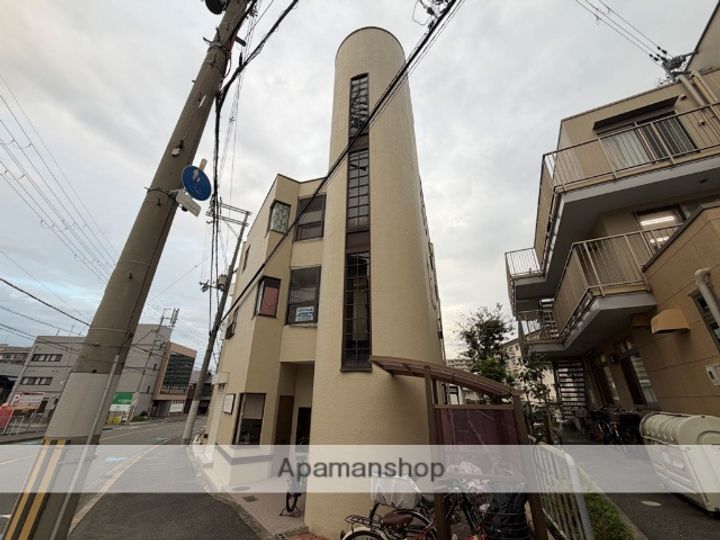 大阪府高槻市西真上1丁目の賃貸マンションの外観