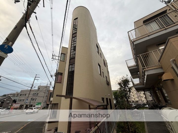 大阪府高槻市西真上1丁目の賃貸マンションの外観