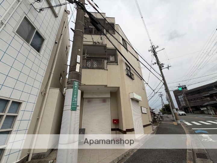 大阪府高槻市西真上1丁目の賃貸マンションの外観