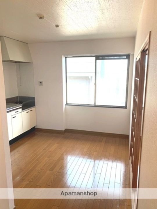 大阪府高槻市氷室町2丁目の賃貸マンションの居間