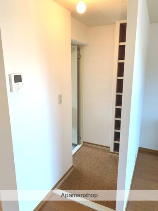 大阪府高槻市氷室町2丁目の賃貸マンションの玄関