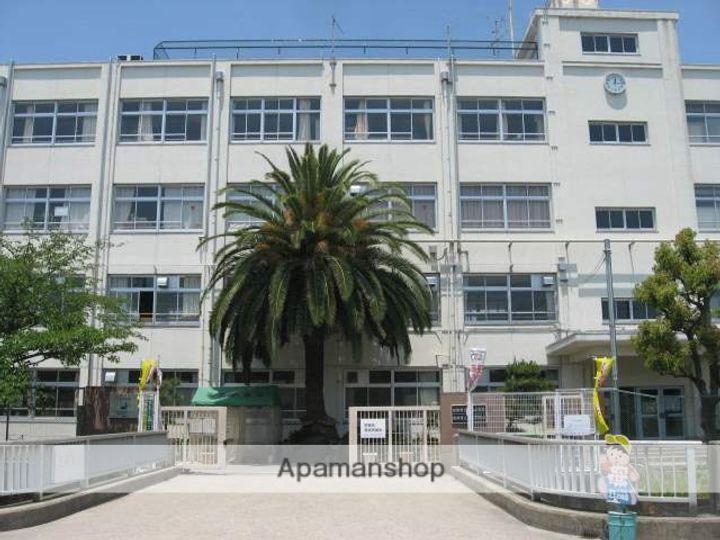 大阪府高槻市芝生町4丁目の賃貸マンション205の周辺