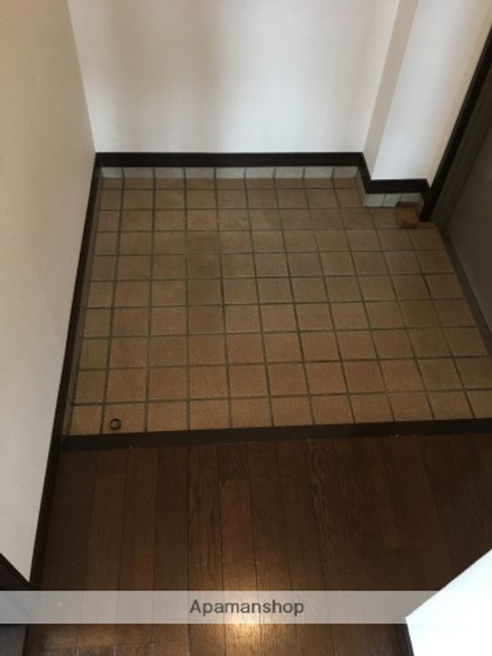 大阪府高槻市梶原1丁目の賃貸マンションの玄関