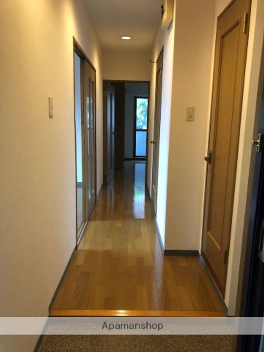 大阪府高槻市庄所町の賃貸マンションの玄関