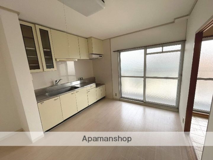 大阪府高槻市松川町の賃貸マンション505の居間