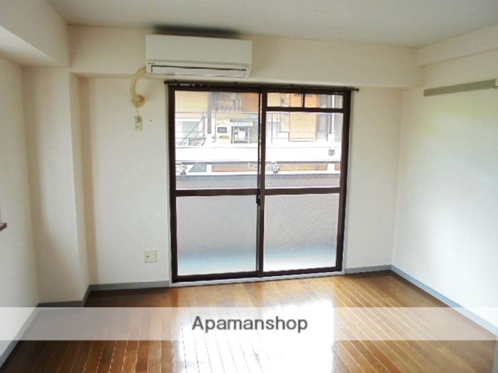 大阪府高槻市津之江町1丁目の賃貸マンション301の居間