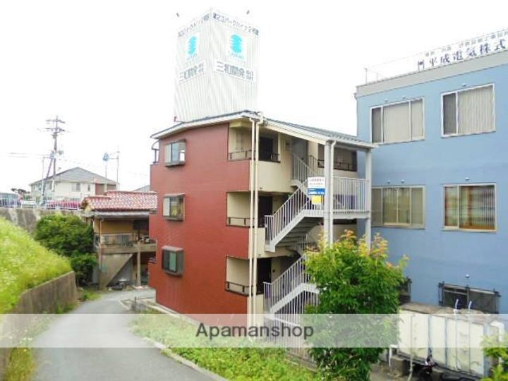 大阪府高槻市津之江町1丁目の賃貸マンションの外観