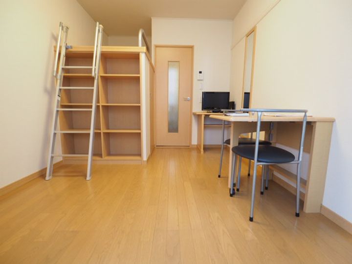 レオパレスアスターの居間